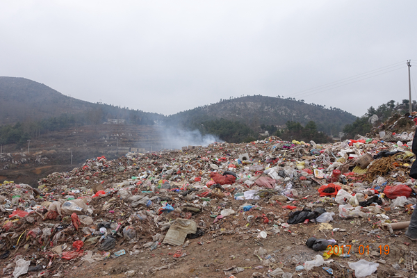 金钟镇垃圾填埋场整改前_副本
