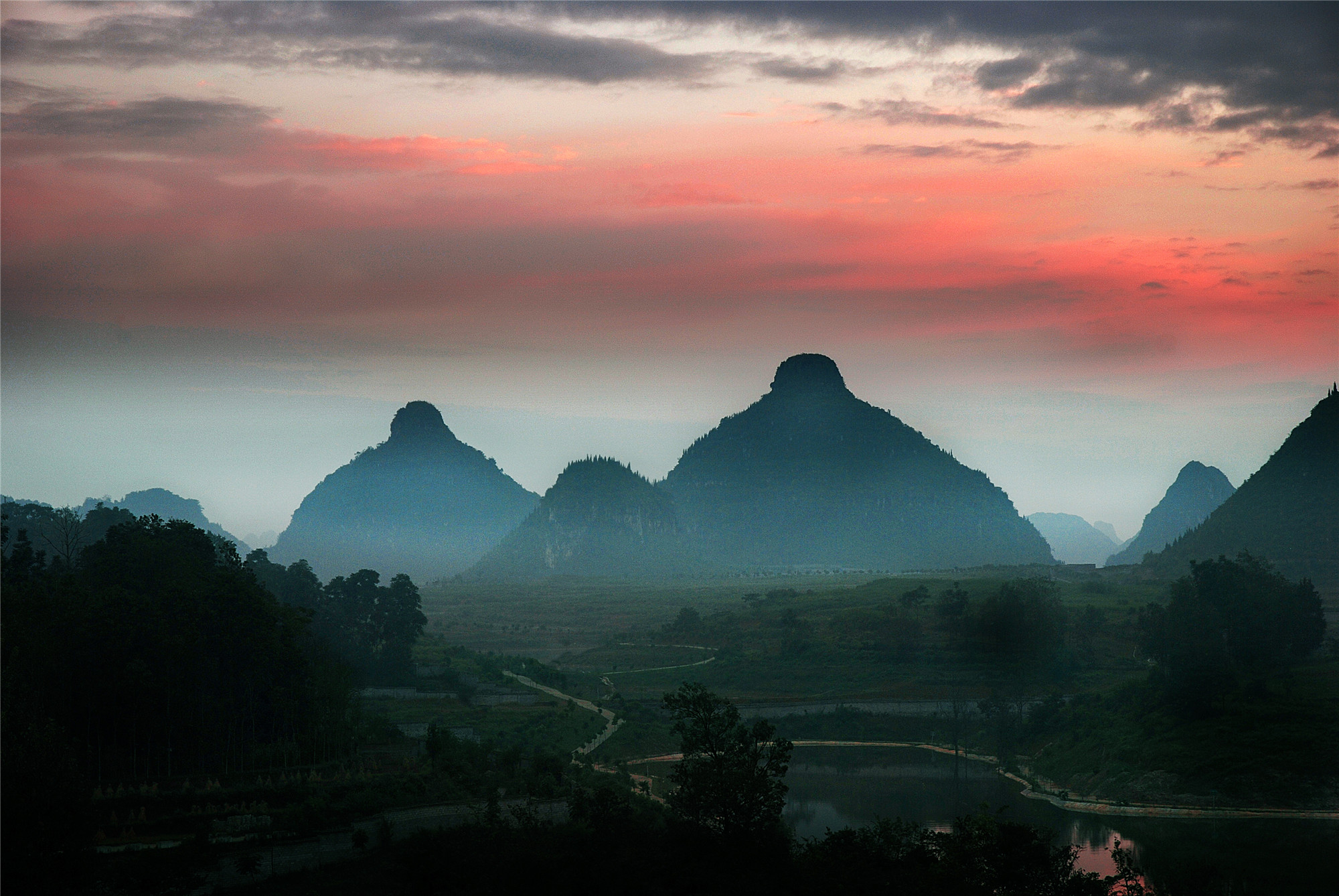 贵州贞丰双乳峰