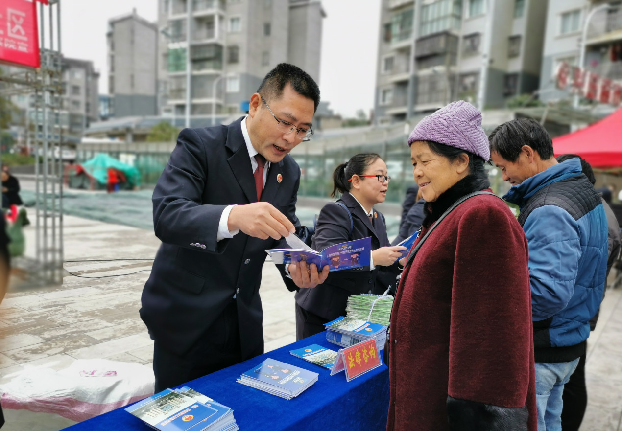 普法宣传(曾楷 摄影作品）