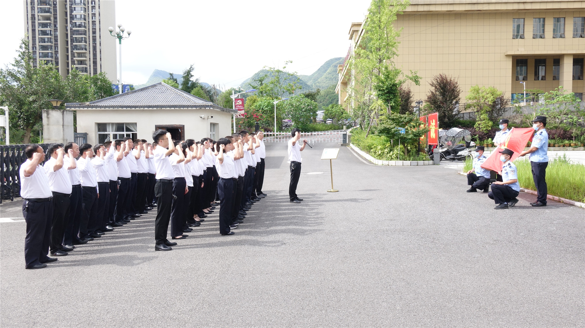 庆祝建党101周年重温入党誓词活动剪影